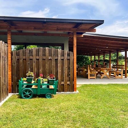 Balabani Local Stay Golubovci Экстерьер фото
