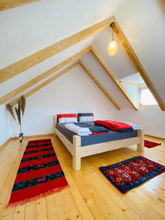Balabani Local Stay Golubovci Экстерьер фото