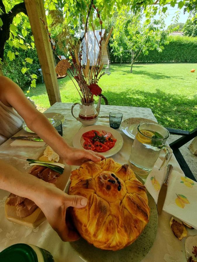 Balabani Local Stay Golubovci Экстерьер фото