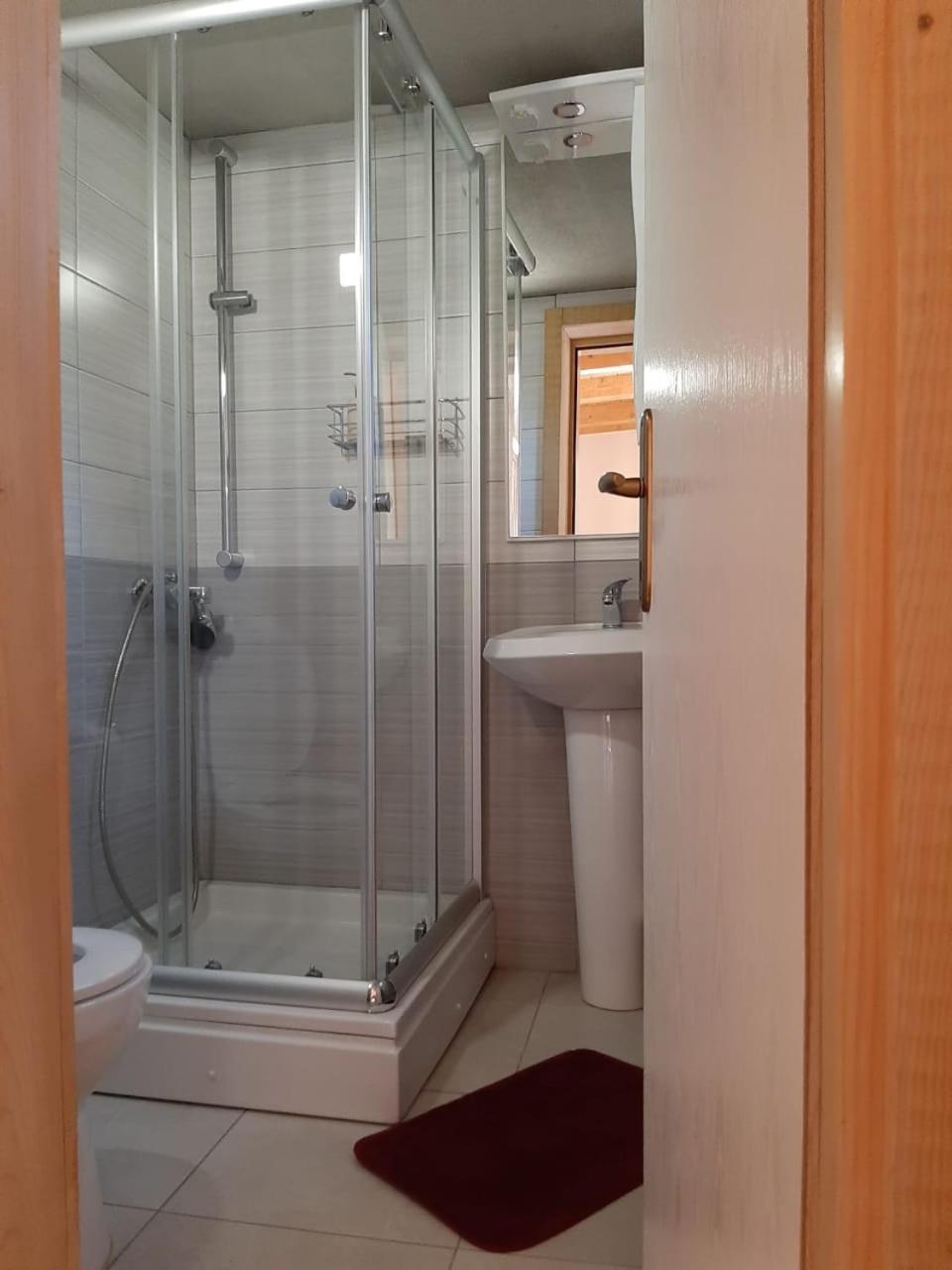 Balabani Local Stay Golubovci Экстерьер фото