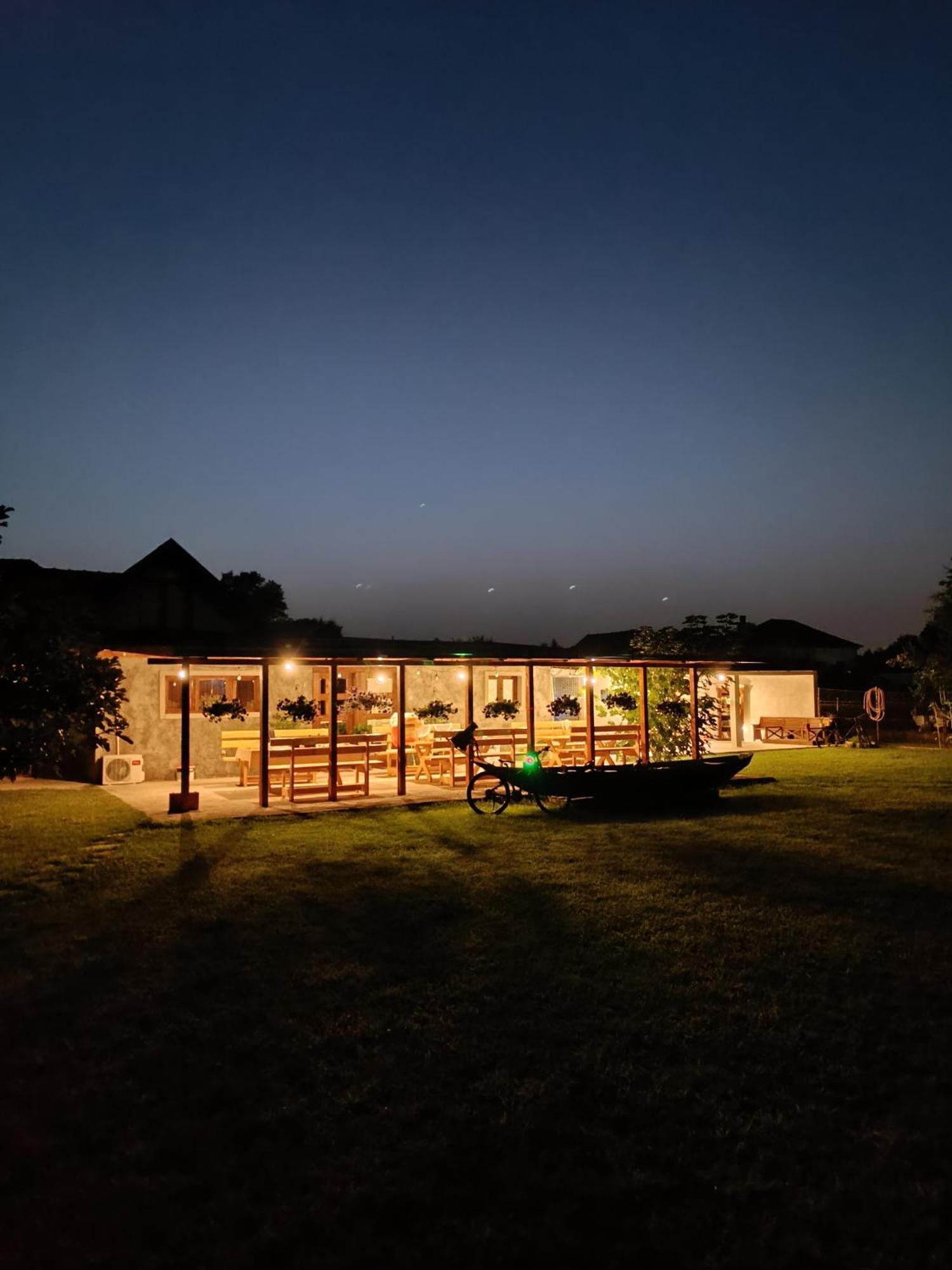Balabani Local Stay Golubovci Экстерьер фото
