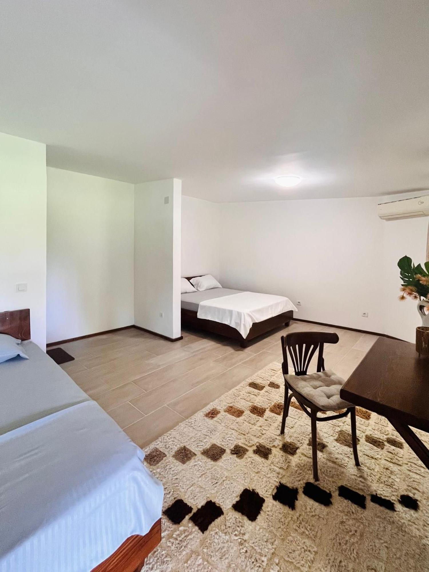 Balabani Local Stay Golubovci Экстерьер фото