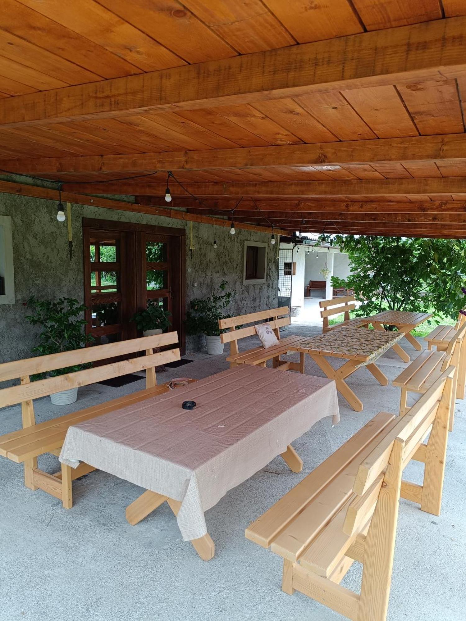 Balabani Local Stay Golubovci Экстерьер фото
