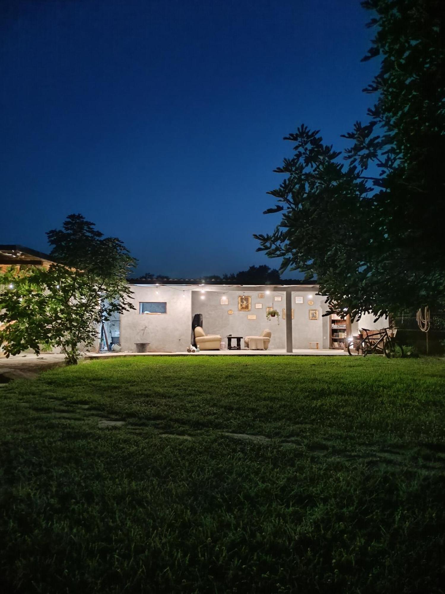 Balabani Local Stay Golubovci Экстерьер фото