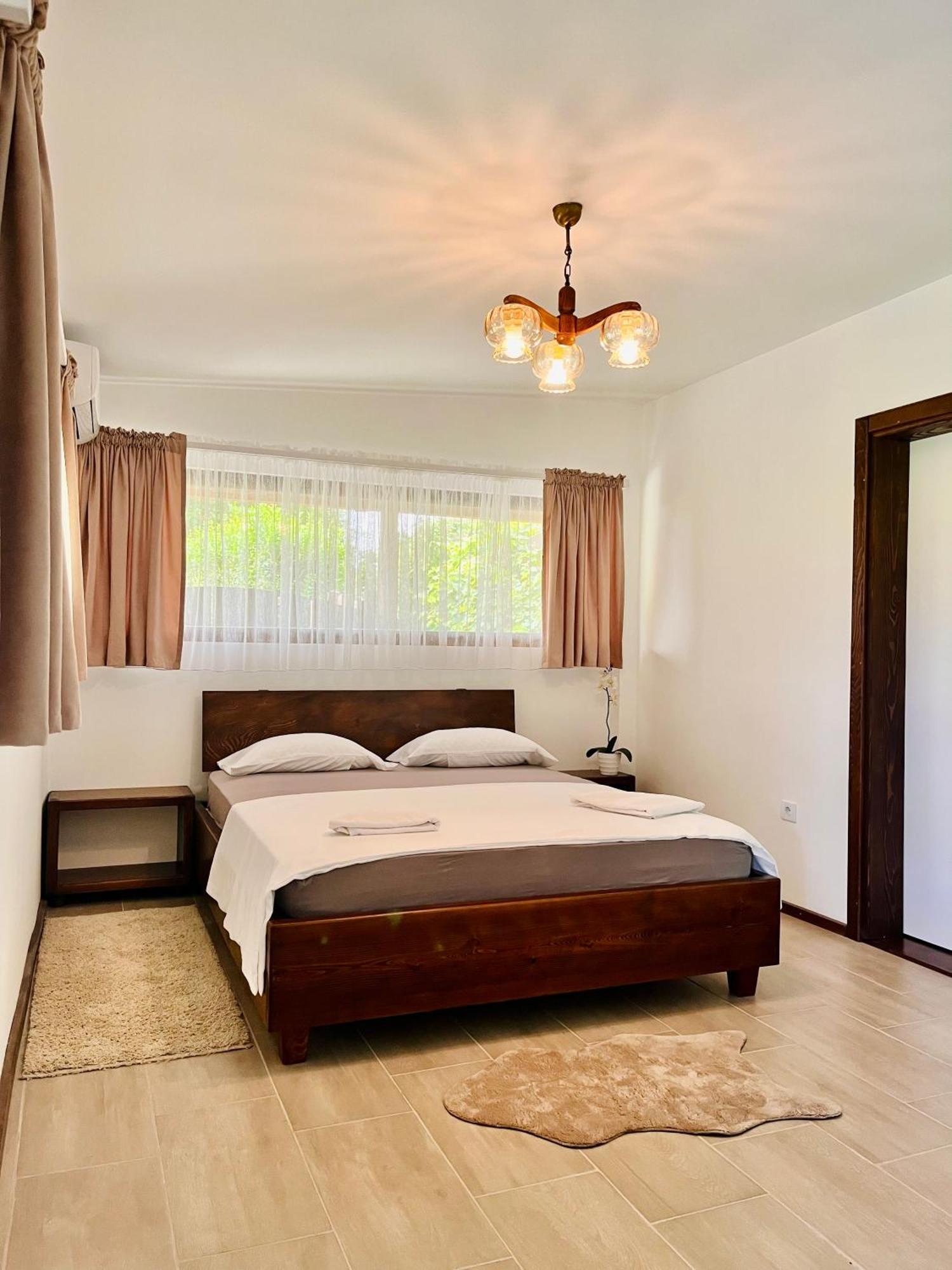 Balabani Local Stay Golubovci Экстерьер фото