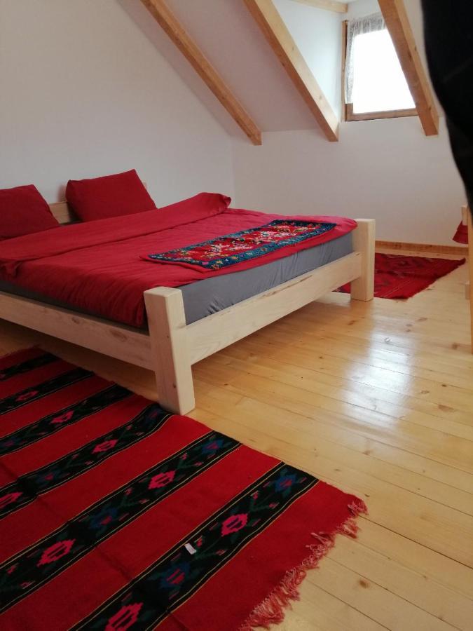 Balabani Local Stay Golubovci Экстерьер фото